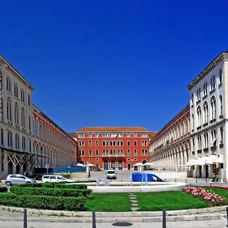 Palace Ciprianis - Center Of The Old Town شقة